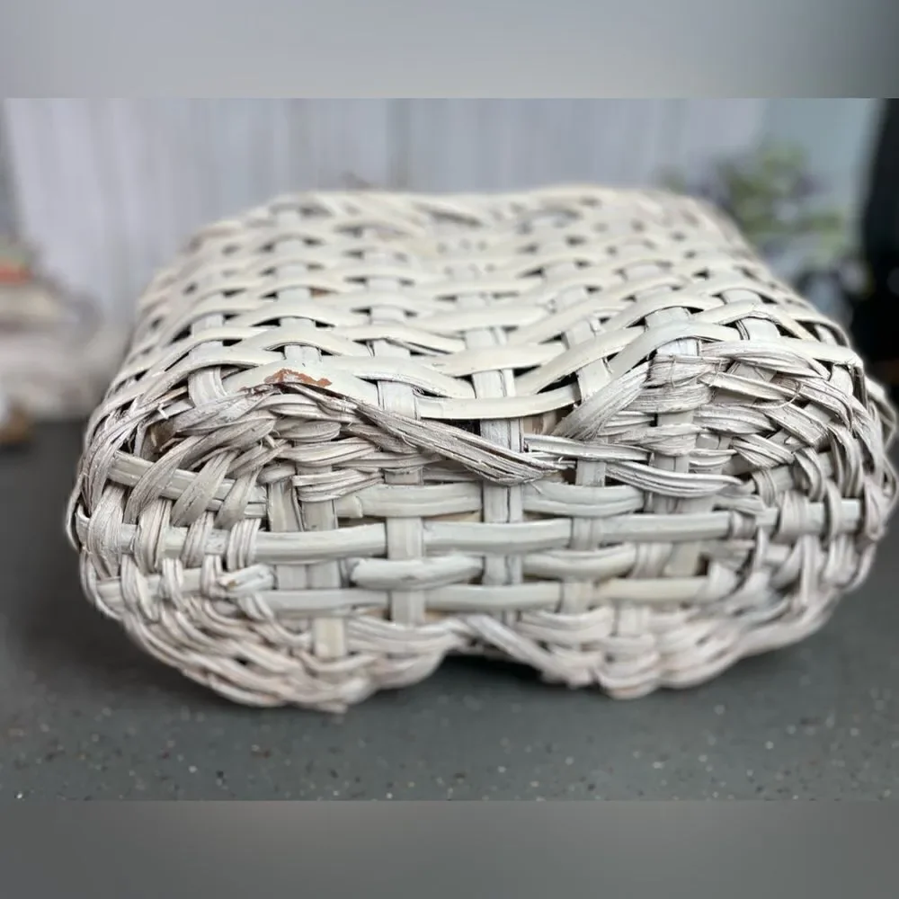 12” Basket! White, Infinity Shape No Handle Prefilled with Moss EPC